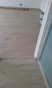 zobafestő Zuglóban Budapesten SZOBAFESTÉS MÁZOLÁS TAPÉTÁZÁS LAMINÁLT PARKETTA LERAKÁS