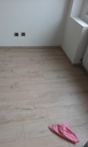 zobafestő Zuglóban Budapesten SZOBAFESTÉS MÁZOLÁS TAPÉTÁZÁS LAMINÁLT PARKETTA LERAKÁS
