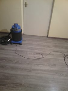 zobafestő Zuglóban Budapesten SZOBAFESTÉS MÁZOLÁS TAPÉTÁZÁS LAMINÁLT PARKETTA LERAKÁS
